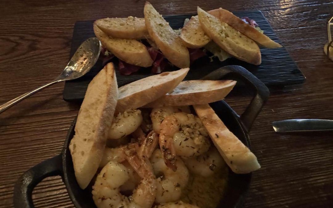 I had a late lunch yesterday so this was a light dinner : Spanish Garlic Prawns (Gambas Al Ajillo) is 10 medium prawns c…